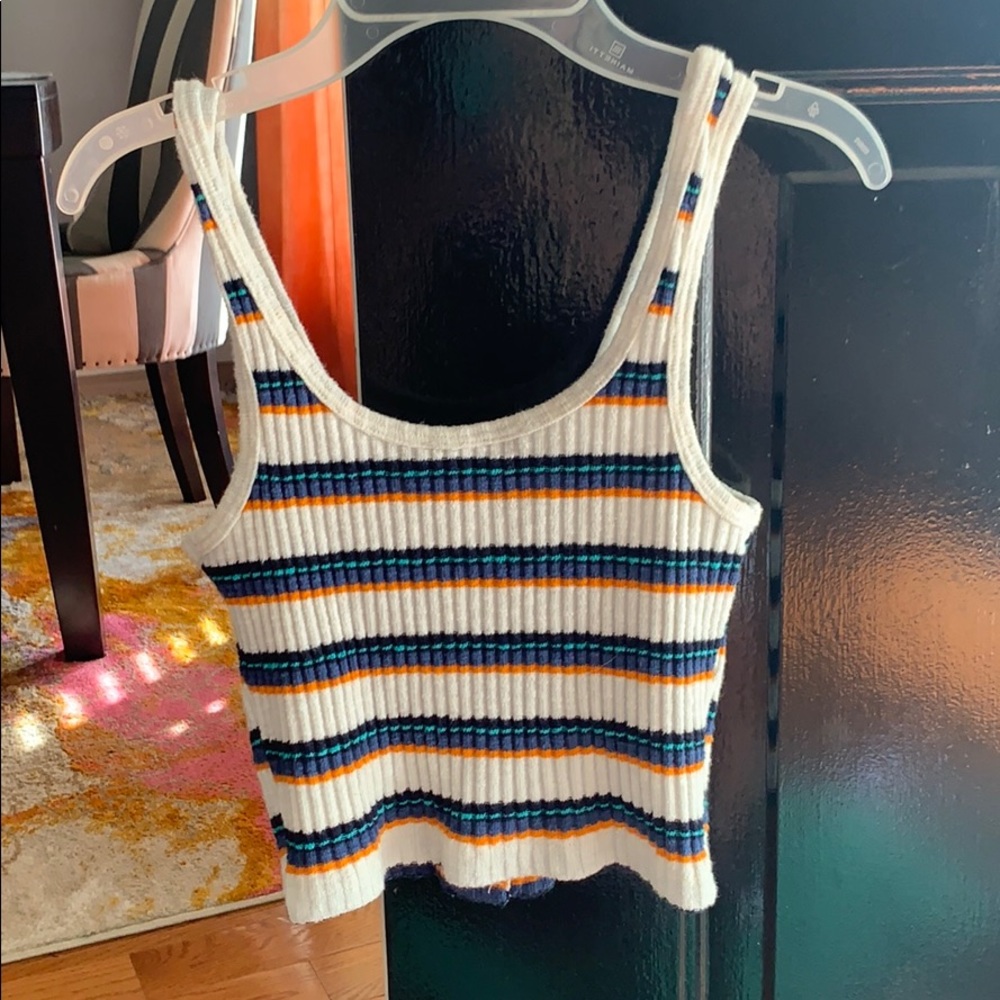 crop top - Picture 3 of 3